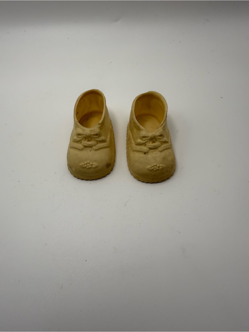Vintage Beige Rubber Doll Shoes, Slip-On w/ Bow Detail, 2 in, Pair